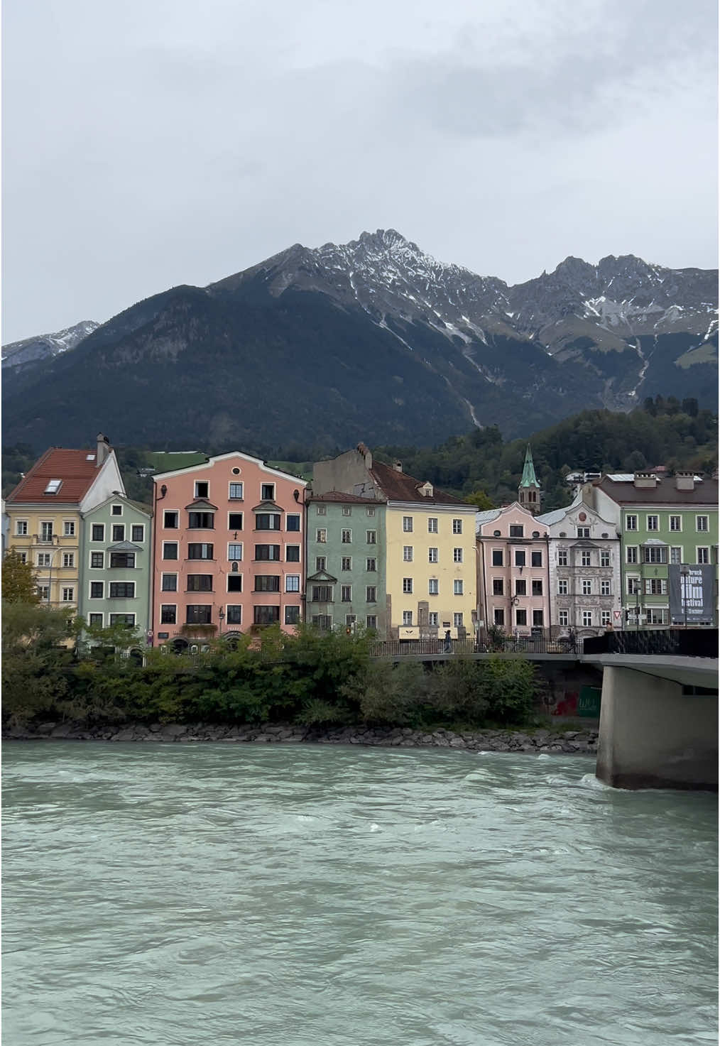 📍Innsbruck, Austria Such scenic landscape🏞️🏔️😍 #fyp#austria#innsbruck#mountains#traveltiktok#europe#bagpacking#interrailing#interrailingeurope 