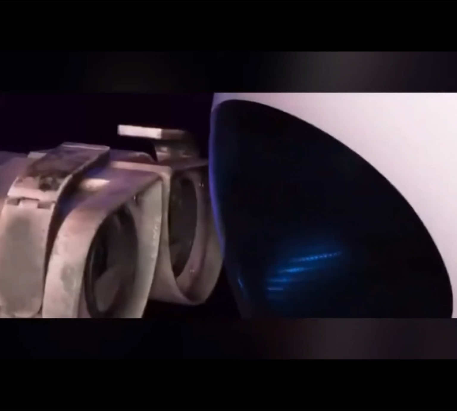 Eve kisses WALL-E. Awwww, they're found in love. #pixarwalle #disneyplus #coolvideos #lovestory #hopefulfortoday #foryou