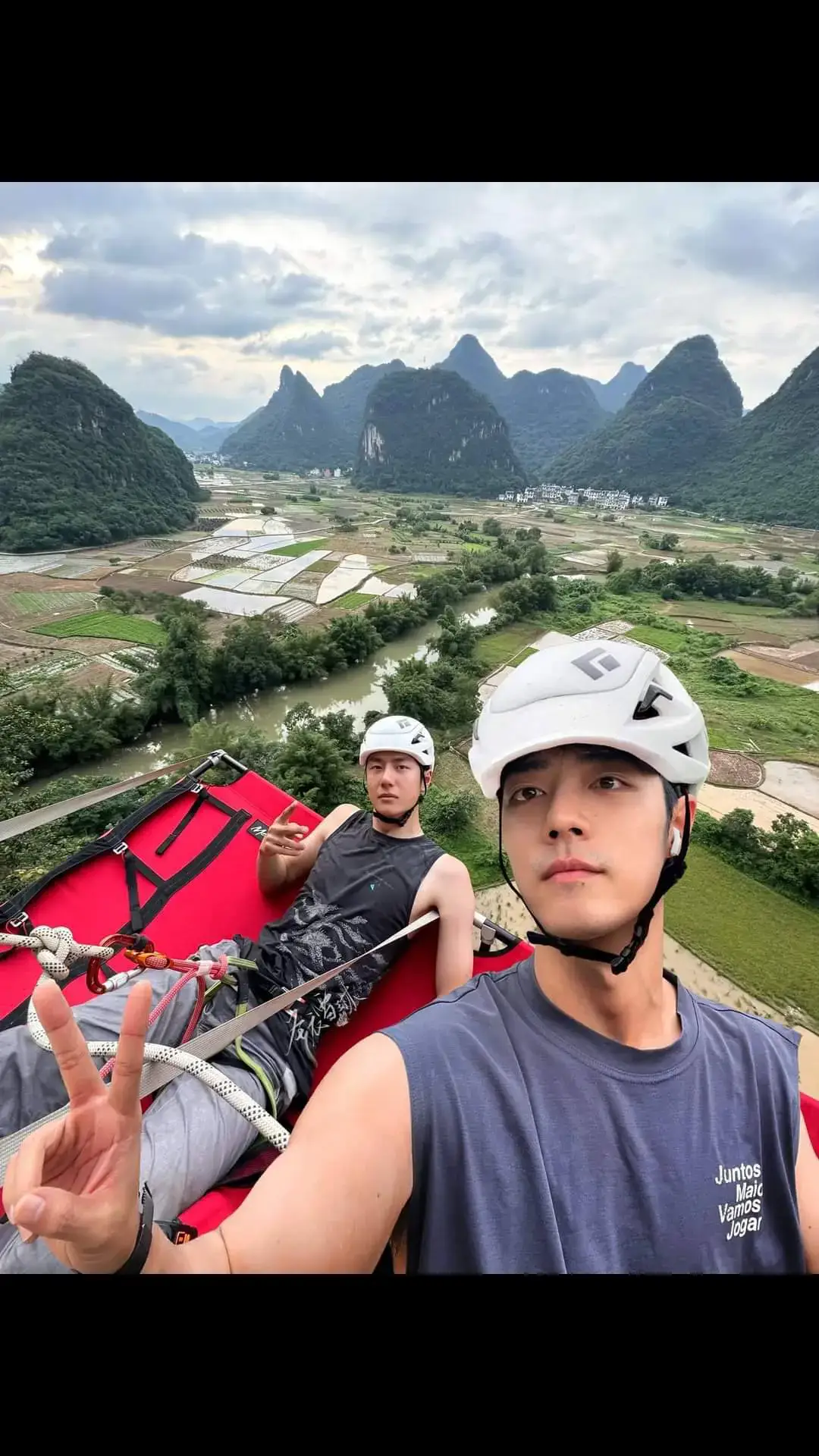 HANGING THE TENT IN THE CLIFF WITH YIZHAN 😍💚❤️ #wangyiboexploringtheunknown #wangyibo王一博xiaozhan肖战 #bjyxszd🦁🐰 #theuntamed陈情令 