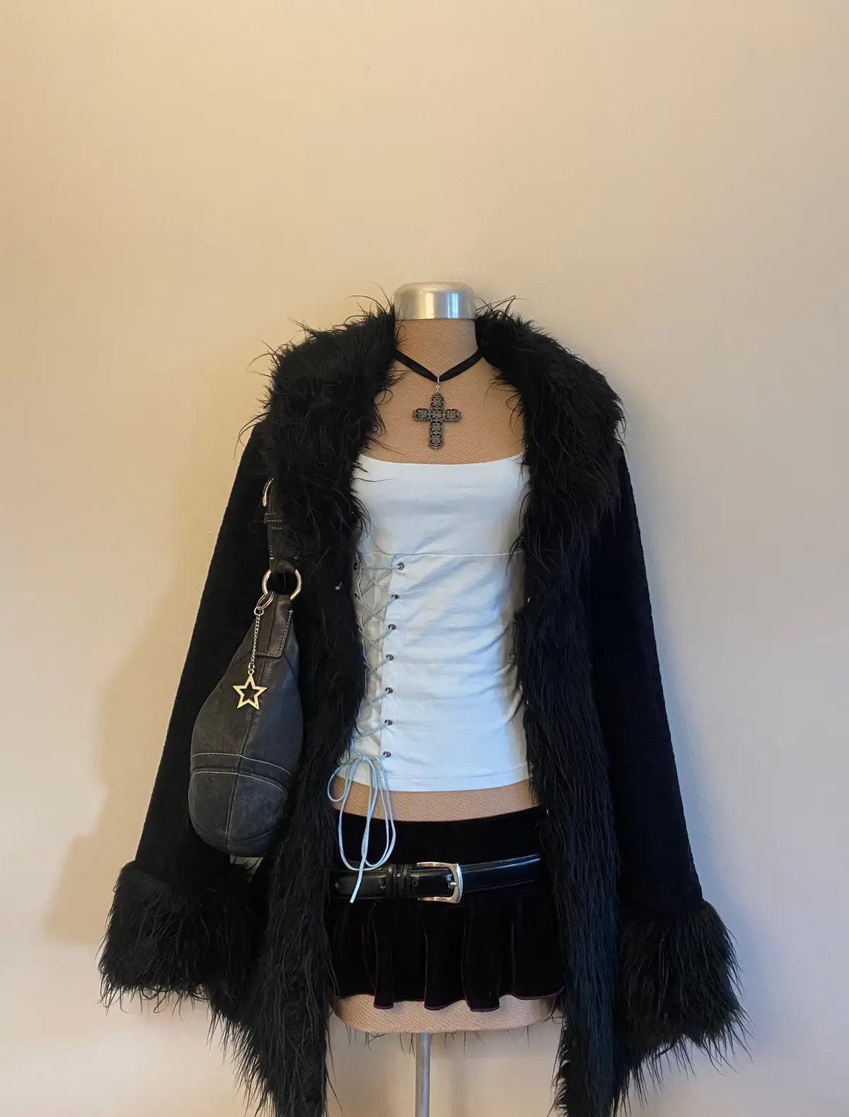 #outfitinspo #falloutfits #furcoat #y2k #outfit #miniskirt #outfitideas #nana #pennylane #fur 