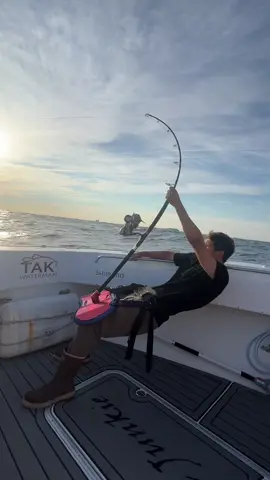Rough weather= Big bites 💥 #foryoupage #fyp #like #follow #TikTok #fishing #tunafishing #bluefintuna #yellowfintuna #tunajunkie #viral #jigs #fish #newjersey 