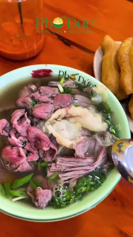Cận cảnh quá trình làm nên tô phở bò thơm nức mũi cho anh em, ad vừa quay vừa thèm luôn mà :)) #phobohanoi #phoduc #66hatrung #chbfood #CapCut #xuhuong 