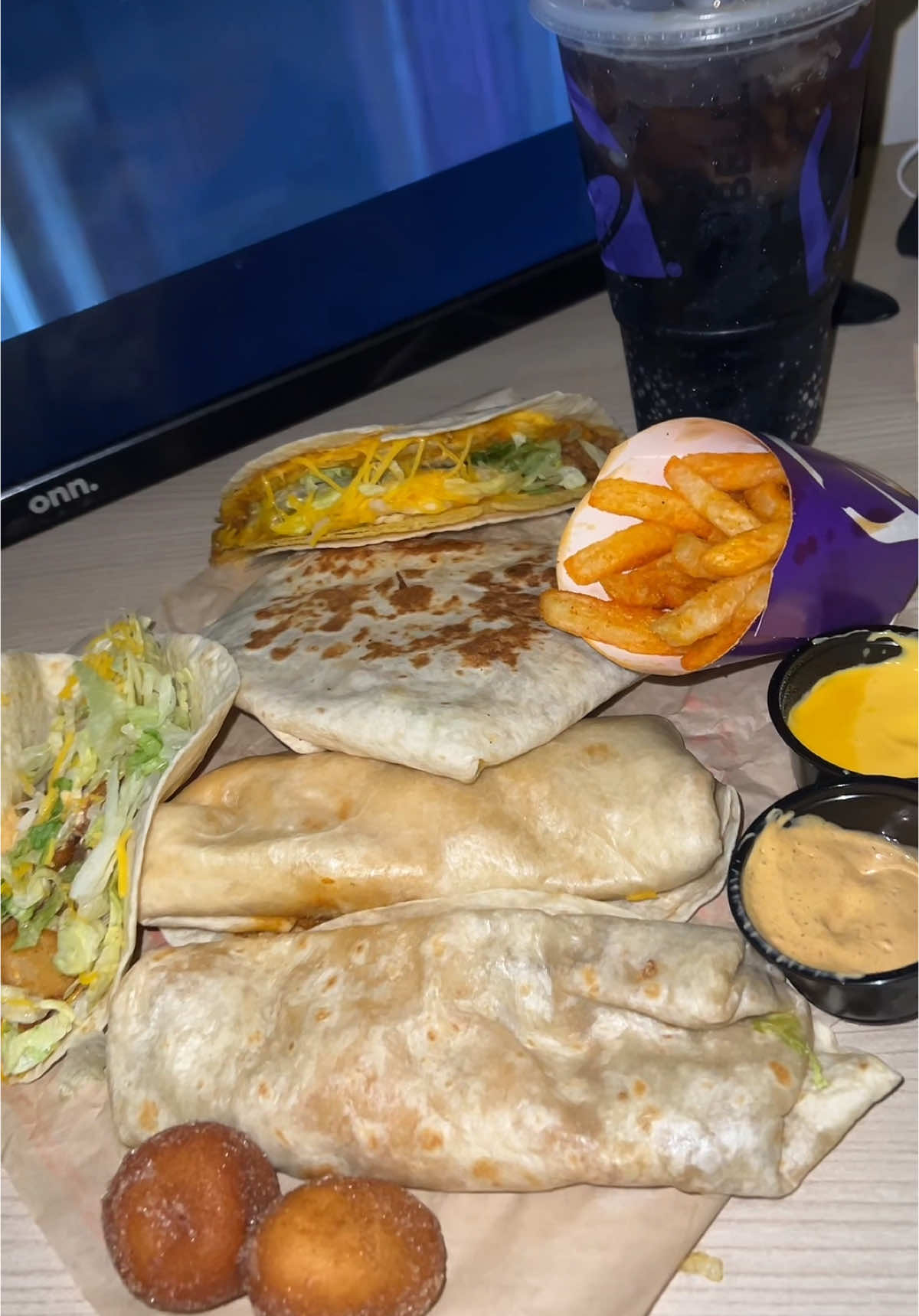 I LOVE TACO TUESDAYS @tacobell #icespice #vacuum #dinner #cleopatra #cleotrapa #fortune #tacobell #tacos #tacotuesday #crunchwrap #cheezit #burritos #drpepper #nacho #fries🍟 