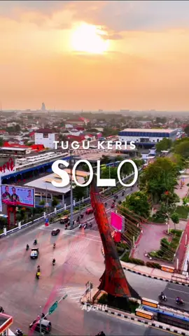 Tugu Keris Solo Yang berdiri megah di kawasan Gilingan dekat Terminal Tirtonadi, menjadi salah satu ikon kota Surakarta yang melambangkan kekuatan dan kebesaran budaya Jawa, dengan desain yang terinspirasi dari pusaka tradisional keris, simbol kebijaksanaan dan keberanian, sehingga menjadikan lokasi ini tidak hanya sebagai penanda jalan yang strategis, tetapi juga sebagai titik penting bagi masyarakat setempat dan wisatawan untuk mengenal lebih dalam warisan sejarah dan kebudayaan Solo. ⚫️ ⚫️ ⚫️ 📍Surakarta 🇮🇩 . 📸 : dji Air 3 . . #aerialview #dji #djindonesia #djiair3 #dronevideo #droneshot #aerialview #djiglobal #drone #surakarta #solo #kotasolo #solo24jam 