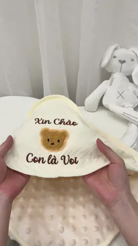 Ủ choàng thu đông cho bé. Các mom thoải mái lựa chọn tên để thêu lên nha. Quá là xinh mà còn 🌰 nữa#dososinh #mevabe #toptrending #xuhướng #mebauthongthai 