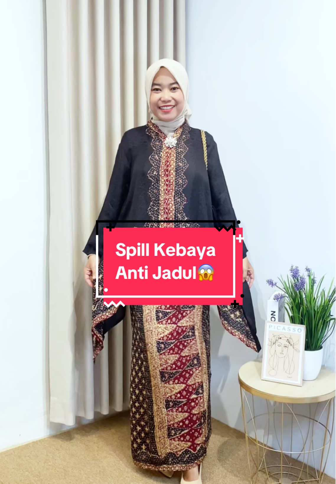 Siapa yang masih ngira kebaya tuh jadu‼️🤬 Nih aku kasih tau yaa kalau One Set Maharani punya look elegant dan modelnya kebaya modern gitu bund🥰 Jadi penampilan lebih anggun dan berkelas kan🥰 Yuk order now‼️🤗 #setelankondangan #setelanbatik #batikkondangan #batikmodern #batikwanita #batikelegan 