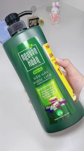 Trộm vía tóc đỡ rụng hẳnnn 🧚🏻‍♀️✨🫰🏻.     Link trong giỏ hàng là size 450ml nha cả nhà, shop hết size to rùi 😭 #unboxing #xuhuongtiktok #foryouu #xuhuong2024 #viralvideos #hair #daugoinguyenxuan #duoclieu #rungtoc 