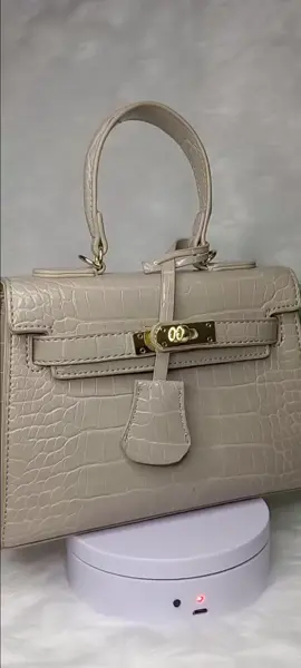 This hand /sling bag is perfect for every outfit!  #kellybag #handbag #slingbag #OOTD 