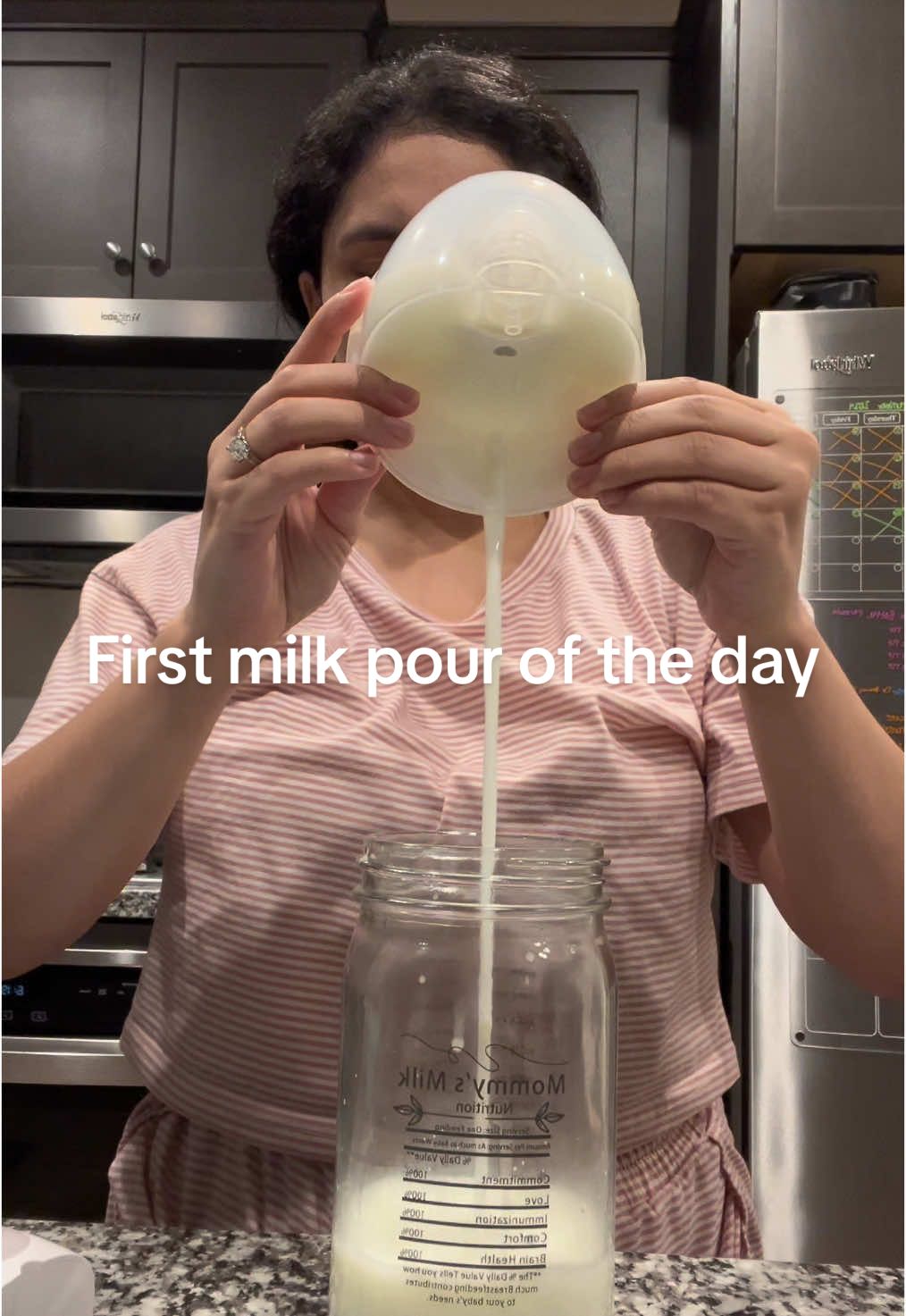 First milk pour of the day 🐮 #exclusivelypumping #pumpingmama #pumpandpour #milkpour #asmr #momcozy #momcozym5 