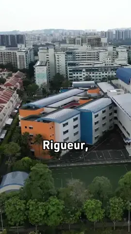 Uniforme obligatoire, cérémonie du matin... Cette école de Singapour forme les meilleurs élèves du monde. Reportage en entier dispo sur YT (lien en bio) #reportage #école #élève #singapour