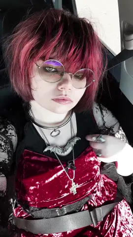 happy oct friends <3 🦇💋