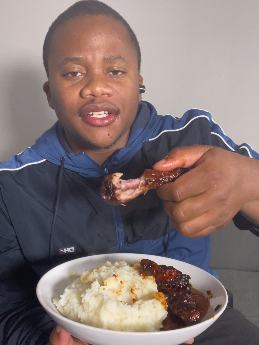 yoh, wassup ??  let's have some dinner together. we'll, you know what I mean 😏 .  #thatoeverywhere #thato #chicken #pap #gravy #mukbang #mukbangeatingshow 