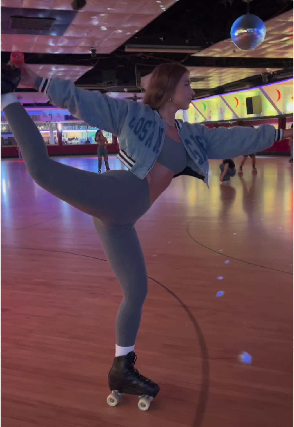 Happy National Skating Month😍🤍 @FashionNova •Los Angeles City Denim Bomber Jacket-Light Wash •Almost Every Day Leggings- Heather Gray #rollerskating #skating #dance #rnb #sza