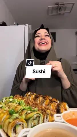 Kein Kommentar zu meinem Rechten Auge 🤣 Sushireis TM👉🏻@Lana  Sushireis Topf👉🏻@Lana  Erdnusssauce 👉🏻@Lana's.STUFF  #mukbang #sushi #sushilover #essen #lecker #food #fy 