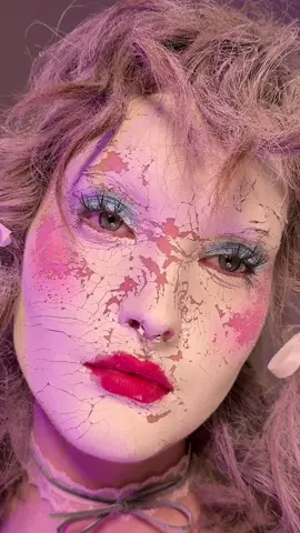 Used white clay mask for this technique🤍 Ib: @Vogue Brasil april 2024 #makeup #halloween #beauty 
