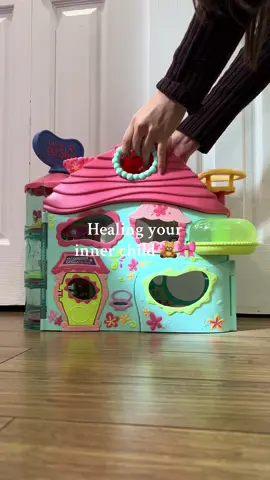 This is called healing 🧸🎀 What was your favorite toy as a child? @Littlest Pet Shop #nostalgia #childhood #lps #lpstiktok #lpstok #lpscollector #lpscollection #childhoodtoys  