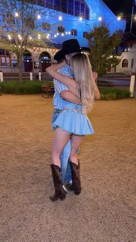 y ahi nomas 🤩✨                                          @pb.mason #fyp #arlette #baile #Cumbia #boots #vaquero #satevo #westernfashion #tx #texas #bailando #bailes #baileschingones #westernwear #western #paratii 