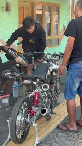 bengkel bongkar kepruk pasang kepruk #bengkelkeprukwatu #supermotoherex #surex #plecit #crf150l #kemplotech #puguhmx