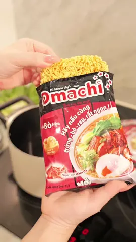Chỉ 3 phút là xong bữa sáng chất lượng cho cả gia đình #omachi #omachixotboham #haynaucungtrungborau 