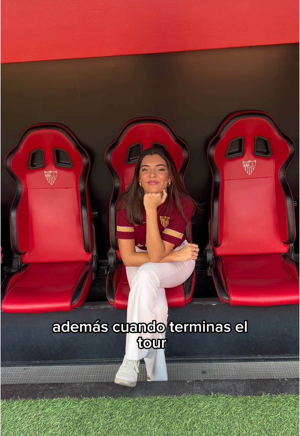 El @sevillafc me ha invitado a hacer el tour y obviamente es un planazo ❤️ es una de las muchas actividades que podéis hacer este viernes! Y hay cosas que solo se pueden ver aquí 👀  . . . #sevillafc #ramonsanchezpizjuan #nocheenblanco #nocheenblancosevilla #planessevilla #sevilla #quehacersevilla 