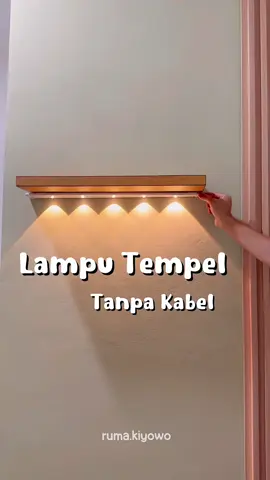 Lampu LED tempel