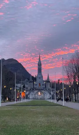Un endroit Magique ✨  #lourdes #chretien #noel #viral #weekend 