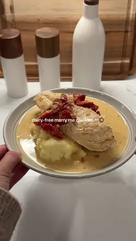 dairy-free marry me chicken 🐓🥘 such an easy one-pot dinner recipe (followed @Olivia Adriance’s)! also - not sure why I didn’t get a skillet sooner, it makes cooking meat so much easier and tastier. @From Our Place #fromourplace #gifted #ourplaceaffiliate #marrymechicken #dinnerrecipes #cookwithme #chickenrecipes #onepotmeal 