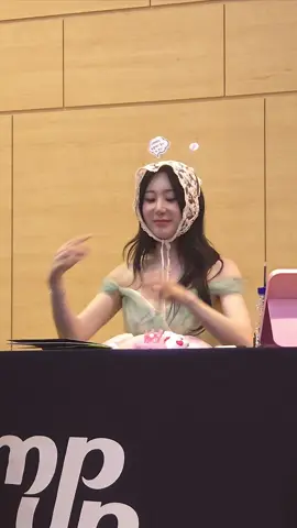 fear of toy spiders 🕷🤣 #LEECHAEYEON #funny #LEECHAEYEON 