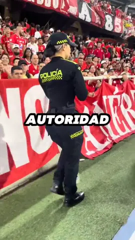 Esta mujer policía que también es influencer  #alexianarvaez #policiacolombiana 