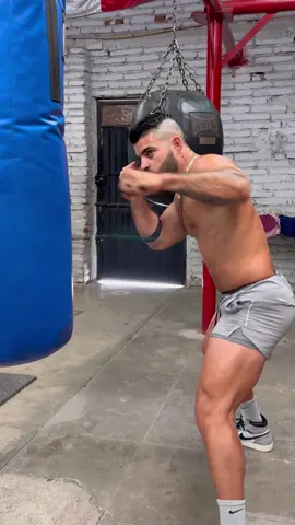 El golpe MÁS PODEROSO en una pelea #boxeo #boxing #mma #pelea #fight 