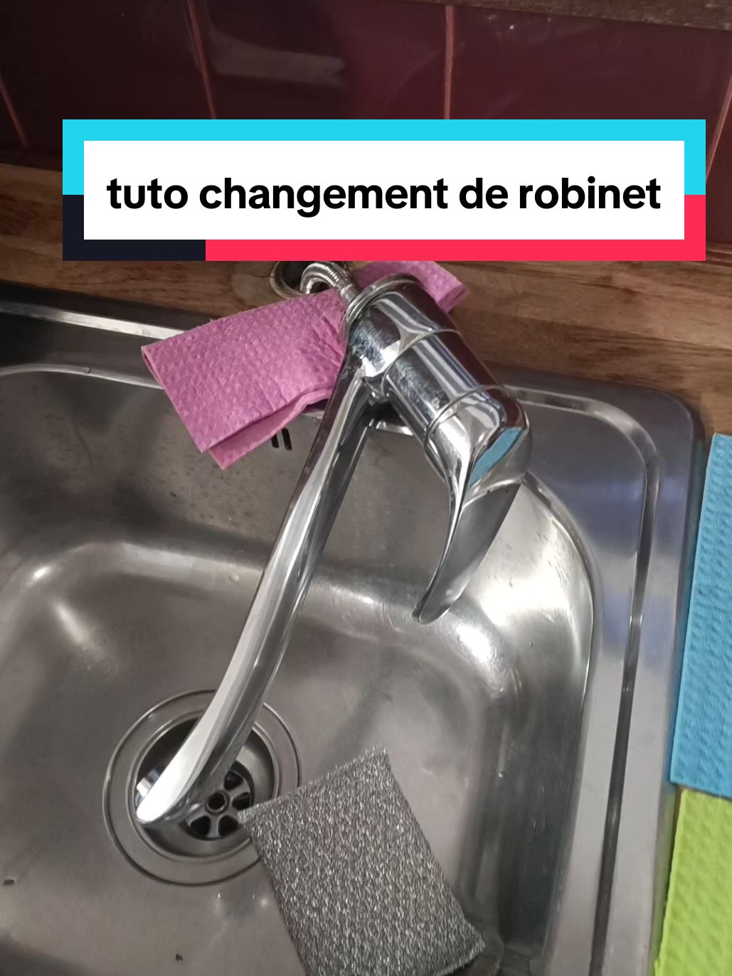 Réponse à @brouillon2culture petit tuto pour remplacer un robinet d'évier de cuisine, et j'en profite pour vous montrer mon quotidien. #solidarite #tuto #cuisine #DIY 