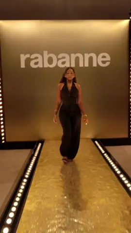 Catwalking at @rabanne ✨  #fyp #pourtoi #popup #paris #BeautyTok #catwalk 