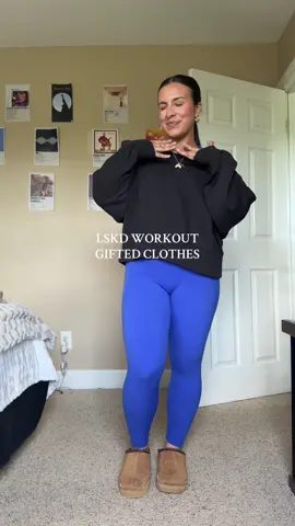Thank u @LSKD !!! Im in love with everything💜💜 #fyp #giftedcollab #pr #clothinghaul #clothingpr #smallcontentcreator #workoutclothes #workoutsets #workout #clothes #haul #microinfluencer #nanoinfluencer #collaboration #prhaul #prhaulunboxing #giftedclothes #lskdfitnessclub #lskdcreator #lskdfitcheck #latina #latinainfluencer 
