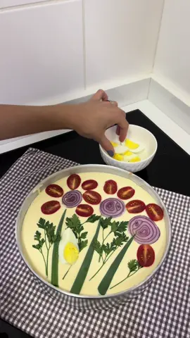 Minha torta de frango deliciosa 🤤 e a decoração fui 100% influenciada pela @Renata Gomes 