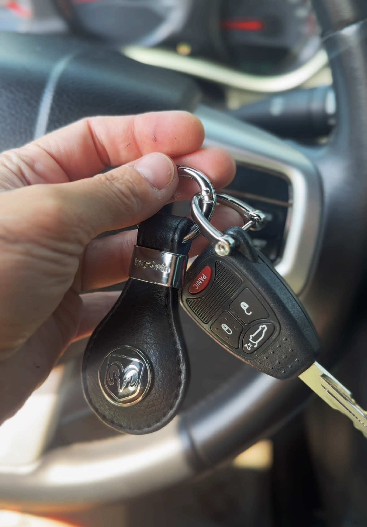 Customize Key Ring Logo to match your car #car #carkeys #keyring #carstuff #blackfridaydeals 