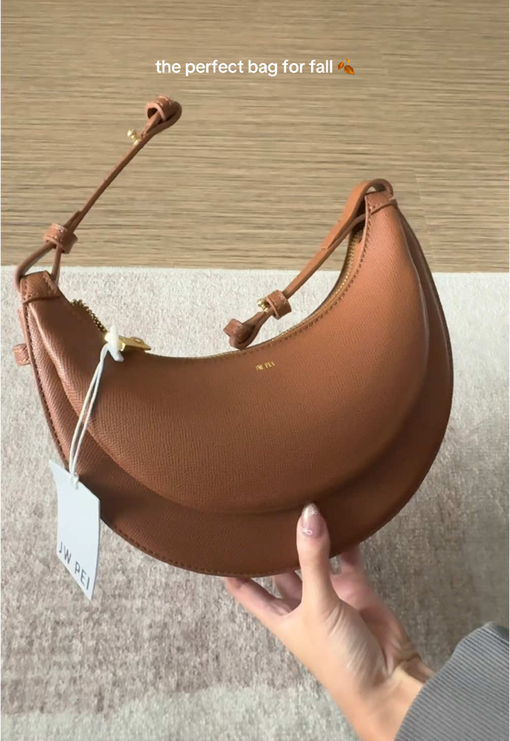 adjustable to wear as a shoulder bag or crossbody! it’s the sharon crossbody from @JW PEI ! been meaning to get into shoulder bags 🍁 #shoulderbag #fallbag #fallaesthetic #cutebags #fallfashiontrends #fall2024 