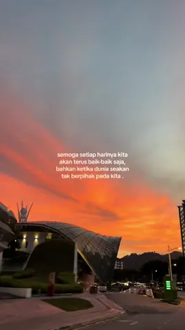 لَا تَحْزَنْ إِنَّ اللَّهَ مَعَنَا