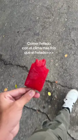 Helado con clima frio  #helado #frio #lluvia #taylorswift #fyp #parati 