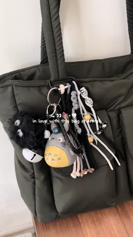 lucu bgt ada bunyinya👀✨ #bagcharm #macrame #keychain #gantungankunci #ghibli #gantungantas #pompom #fyppvideo #virall 
