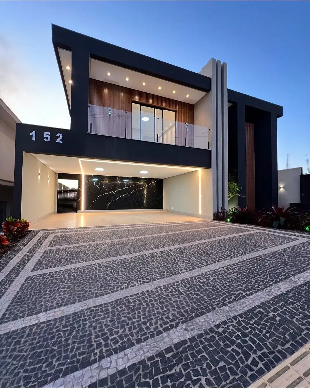 janji gamau ? 😋🏡 tak doakan smoga yg like komen & follow bisa punya rumah se mewah ini #desainrumah #bangunrumah #rumahmodern #rumahmewah #rumahminimalis #rumahidaman #luxuryhomes #azimaid #fyp 