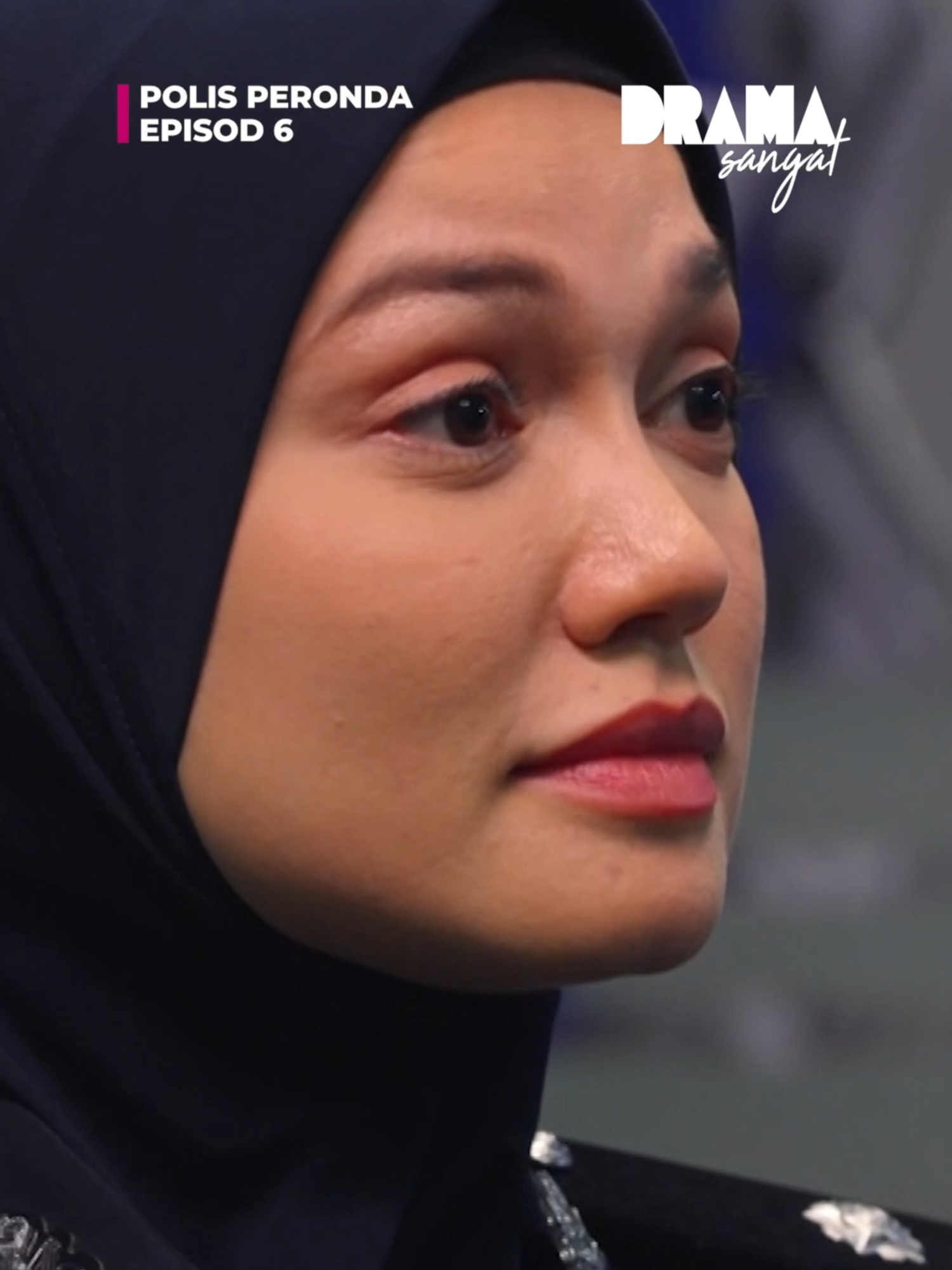 Kalau betul-betul ikhlas, patutnya tak ada orang yang ketiga! -Insp Sarah ▶️Saksikan #PolisPeronda -> Mulai 4 Oktober, Setiap Jumaat -> 10.30malam di TV3. Lakonan : @puterisarahliyana @alirezark @shahiskandarmahfuz @ramonazamzam @rajaafiqqofficial @soffwany_yusoff Dan ramai lagi! Arahan @datuk_yusofhaslam @fiq000s Terbitan @skopproductions__ #PolisPeronda #DramaSangat #TV3Malaysia