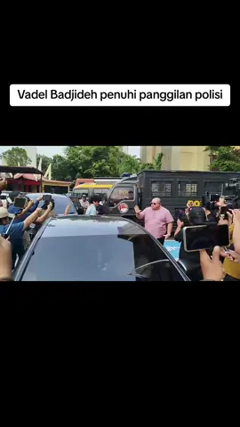 Vadel Badjideh didampingi penasihat hukumnya, Razman Arif Nasution hadir penuhi panggilan sebagai saksi. Dia akan memberikan kesaksian atas kasus dugaan pencabulan dan aborsi ilegal di Polres Metro Jaksel. #nikitamirzani #vadelbadjideh #polisi #polresjakartaselatan #razmannasution 