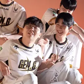 1 người ghẹo, 4 người cười =))))) cầm tay thế kia thì phản kháng kiểu gì đây #chovy #lehends #kiin #canyon #peyz #geng 