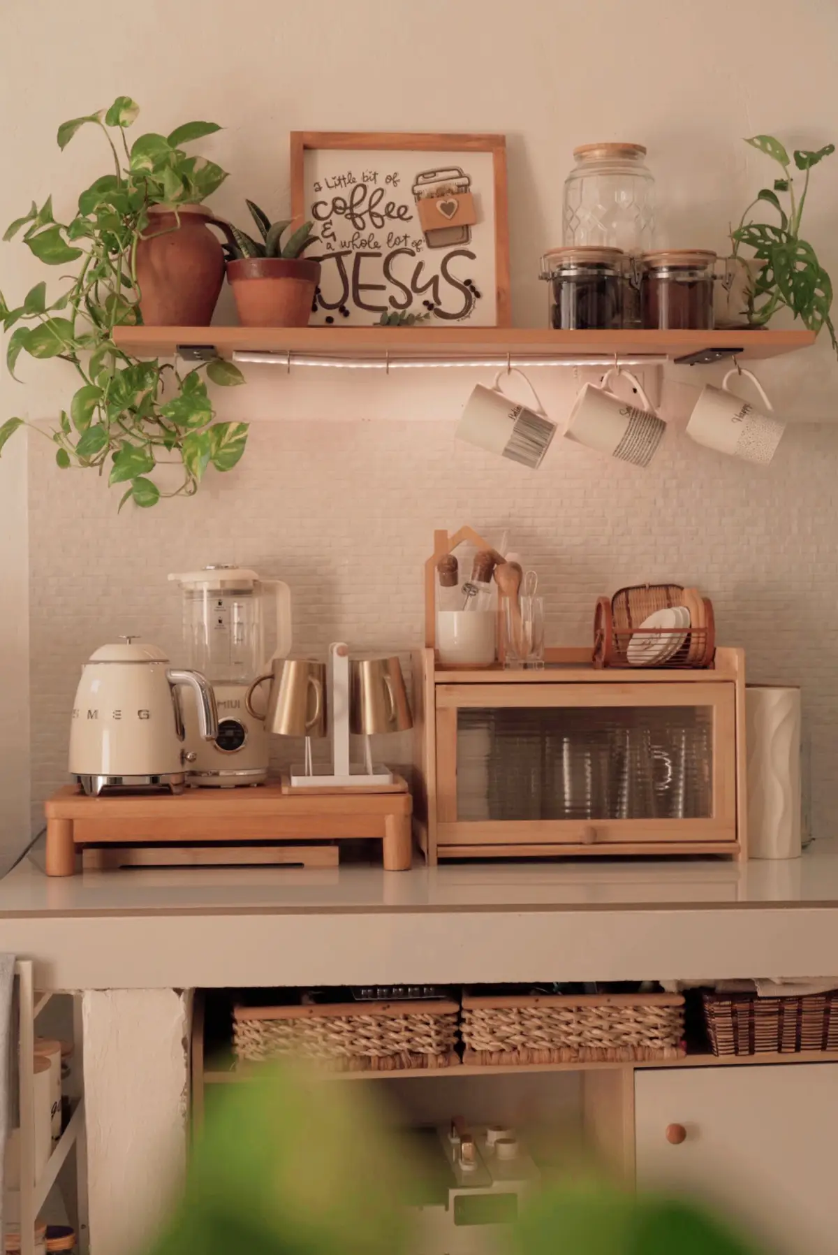 Cozy home shots for this week feat my latest coffee and kitchen corner. 🤎🏡🫶 #cozyathome #cozyhome #boho #coffeecorner #aesthetics 