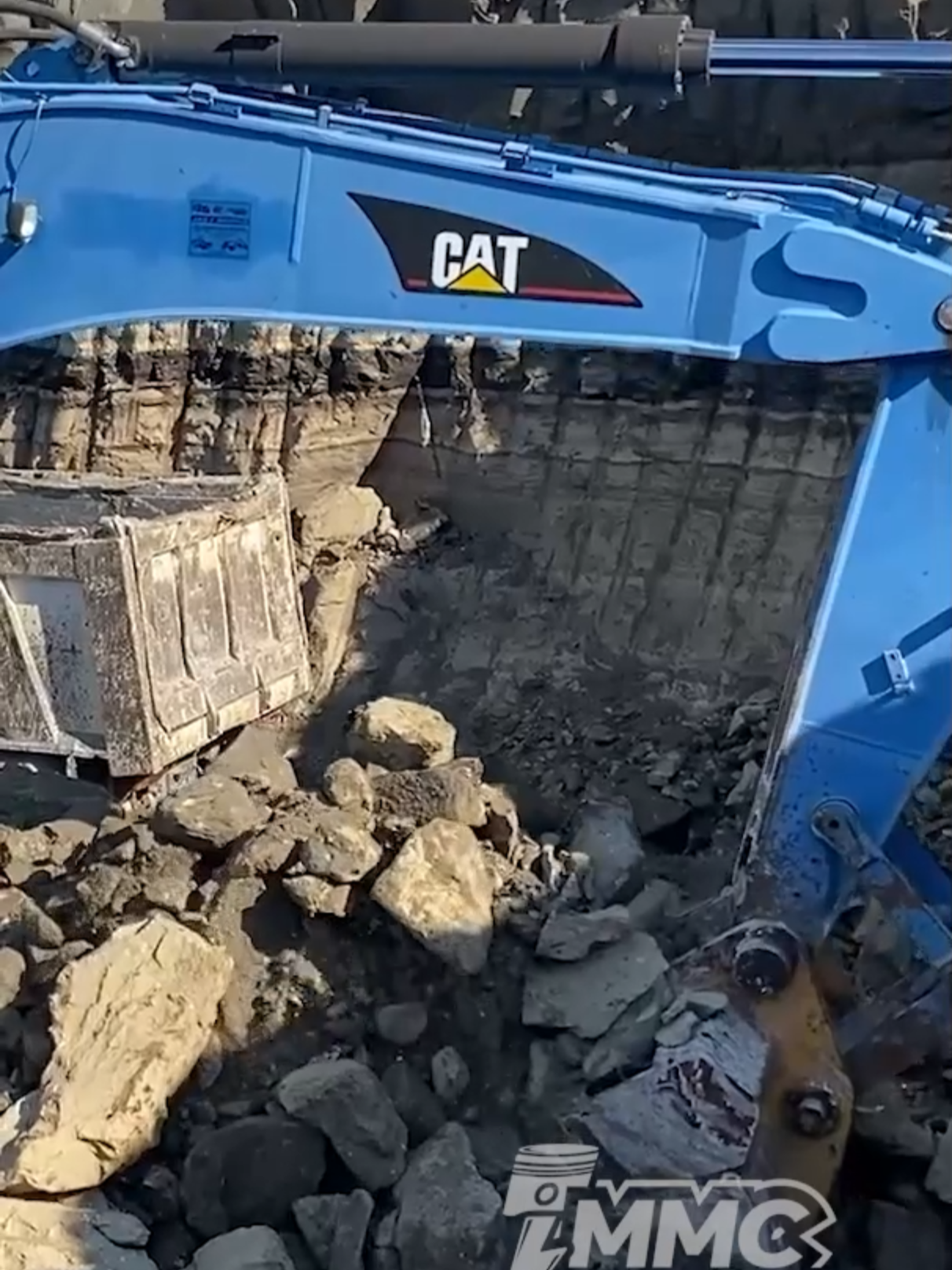 Amazing Blue Excavator #megamachineschannel #machinery #excavator #truck #trucks #mine