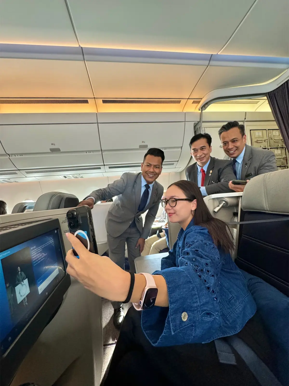 Malaysia Airlines never disappoints. Great crew on MH 001. Thank you for your Malaysian hospitality. @Malaysia Airlines #EnergiKuatTiapLangkah 