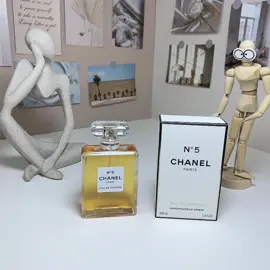 Chanel No. 5 Eau de Parfum 100ml Chanel No 5 Eau de Parfum, 1986 Brand: Chanel Perfumer: Jacques Polge Attribute: Female fragrance Fragrance: Aldehyde floral fragrance Top notes: Aldehyde ylang-ylang, orange blossom oil, bergamot, peach Middle notes: Iris, Juliet, rose, lily of the valley Base notes: Sandalwood, vanilla, oakmoss, vetiver, patchouli
