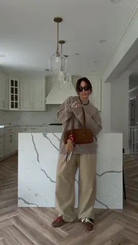 beige and baggy 🫶🏽 @The Frankie Shop #oversizedstyle #tomboychic #baggypants #fallootd #falloutfits #gdwm #suedebag #falltrends #miumiusneakers #miumiu #newbalanceshoes #sneakerhead  
