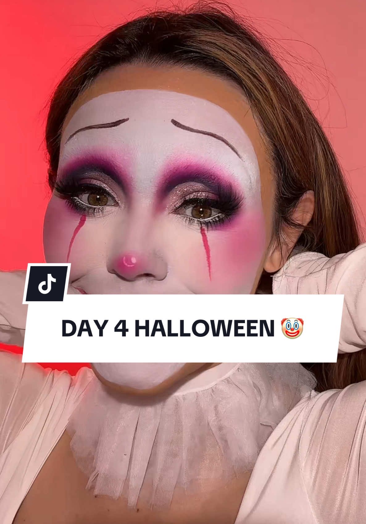 In a MICROWAVE? 🤡 #fyp #mua #halloweenmakeup #clownmakeup #31daysofhalloween 