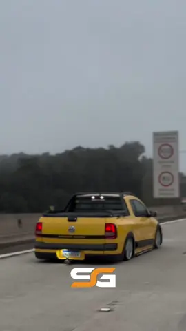 Saveiro Cross G5 Amarela 😜#fy #hungria #carros #carrosrebaixados #saveiro #saveirocross